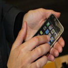 Концепт зарядки телефонов от пальцев