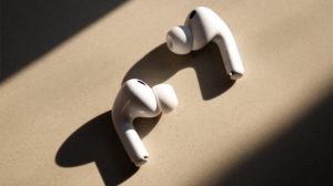 AirPods с камерами стали ближе к релизу: Apple тестирует финальный дизайн