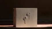 Apple могла приостановить разработку AirPods Ultra с камерами для Siri