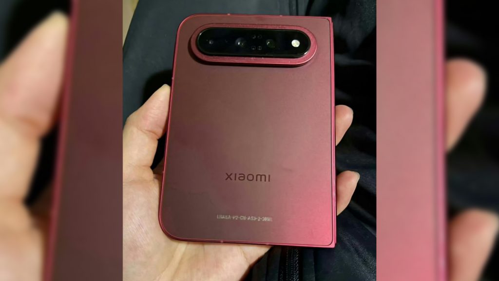 Xiaomi 18 Fold засветился на живых фото до презентации — складной смартфон получил широкий корпус