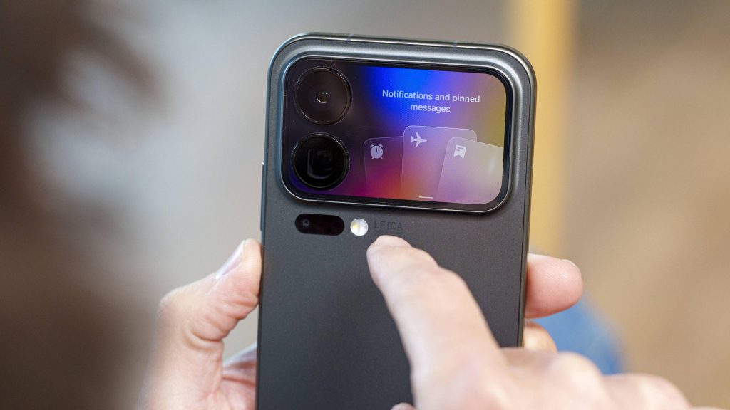 Honor 700 Pro может получить дополнительный экран рядом с камерой в стиле Xiaomi 17 Pro