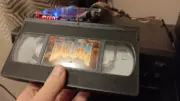Энтузиаст превратил VHS-магнитофон в игровую систему для Doom и Super Mario Bros.